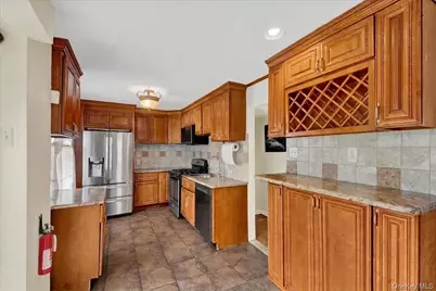 115 Young Avenue, Yonkers, NY 10710 - Photo 10