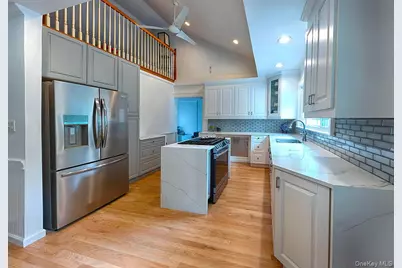 8 Van Cedar Street SE #8, Brentwood, NY 11717 - Photo 6