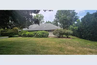65 Saddle Lane, Roslyn Heights, NY 11577 - Photo 2