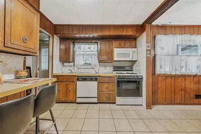 107 W Walnut Street, Farmingdale, NY 11735 - Photo 8