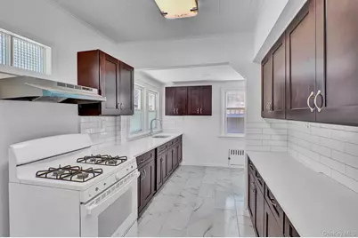 100 Irving Avenue, Floral Park, NY 11001 - Photo 6