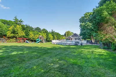 17 Woodlawn Avenue, East Moriches, NY 11940 - Photo 4
