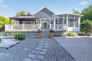 17 Woodlawn Ave, East Moriches, NY 11940 - Photo 8