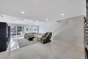 119 Scooter Ln, Hicksville, NY 11801 - Photo 10