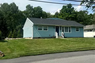 754 Locksley Rd, Yorktown Heights, NY 10598 - Photo 2