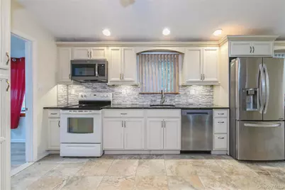 26 Huxley Lane, Ronkonkoma, NY 11779 - Photo 10