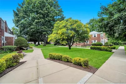 263-53 74th Avenue #90E31, Glen Oaks, NY 11004 - Photo 4