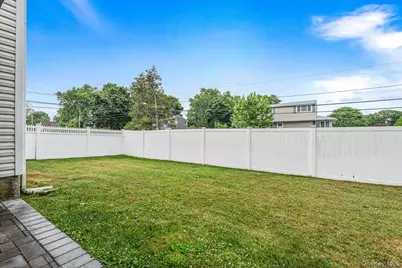 194 Missouri Avenue, Bay Shore, NY 11706 - Photo 20