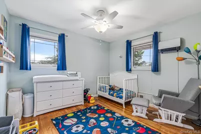 194 Missouri Avenue, Bay Shore, NY 11706 - Photo 10