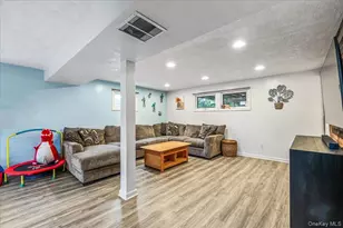 194 Missouri Ave, Bay Shore, NY 11706 - Photo 14