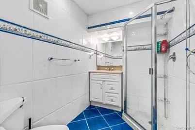 194 Missouri Avenue, Bay Shore, NY 11706 - Photo 16