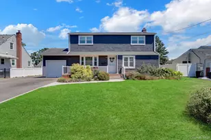 16 Heath Ln, East Northport, NY 11731 - Photo 2