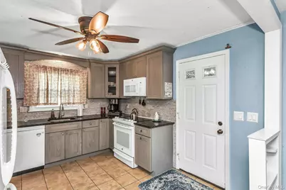 23 Lambert Avenue, Mastic, NY 11950 - Photo 10