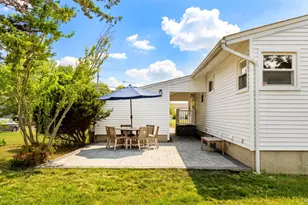 209 Loop Dr, Sayville, NY 11782 - Photo 20