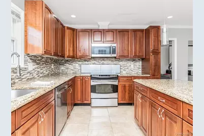 130 La Salle Drive, Yonkers, NY 10710 - Photo 4
