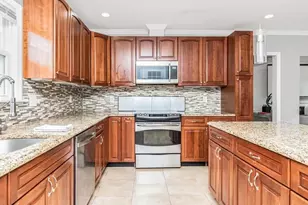 130 Lasalle Dr, Yonkers, NY 10710 - Photo 4