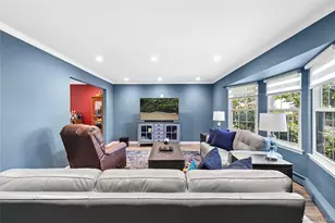 17 Harmony Ln, Glen Cove, NY 11542 - Photo 4