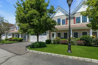 19 Meadow Court, Oakdale, NY 11769 - Photo 2