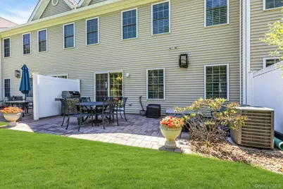 19 Meadow Court, Oakdale, NY 11769 - Photo 32