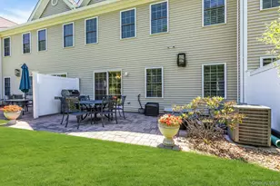 19 Meadow Ct, Oakdale, NY 11769 - Photo 32