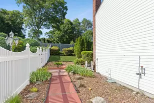 27 Spacecraft Ln, Hauppauge, NY 11788 - Photo 26