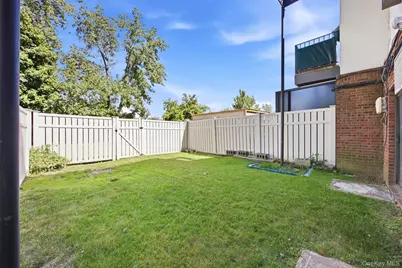 425 Schorr Drive, College Point, NY 11356 - Photo 18