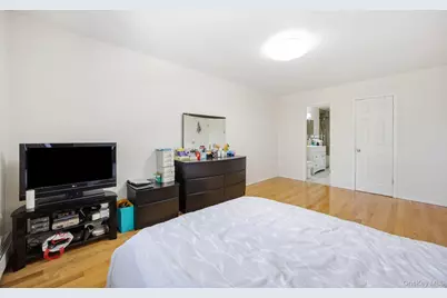 425 Schorr Drive, College Point, NY 11356 - Photo 12