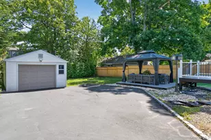 38 Oakwood St, Greenlawn, NY 11740 - Photo 28