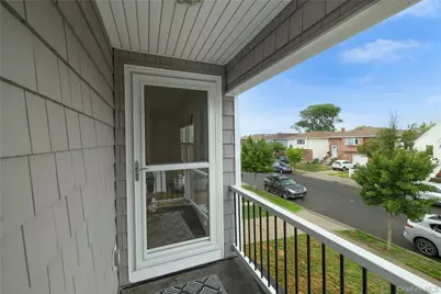 542 E Pine Street #Upper, Long Beach, NY 11561 - Photo 4
