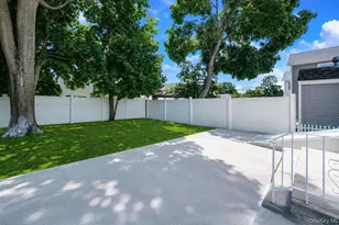 530 Washington Ave, West Hempstead, NY 11552 - Photo 4