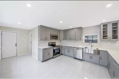 530 Washington Avenue, West Hempstead, NY 11552 - Photo 14