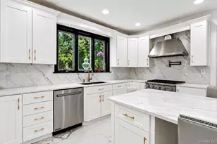 10 Chapel Hill Rd, Lake Grove, NY 11755 - Photo 8