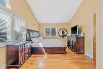 540 Scudder Avenue, Copiague, NY 11726 - Photo 16