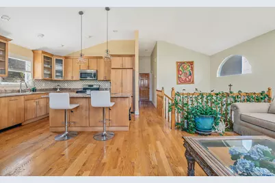 540 Scudder Avenue, Copiague, NY 11726 - Photo 10