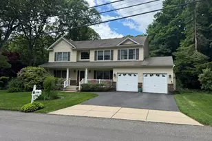 41 Shady Ln, Huntington, NY 11743 - Photo 2