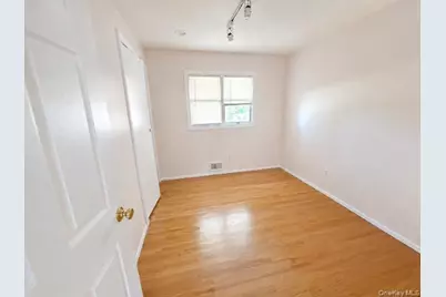 21 Kevin Road, Commack, NY 11725 - Photo 18
