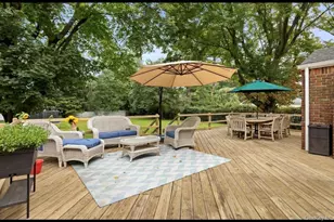 240 Plainview Rd, Woodbury, NY 11797 - Photo 14