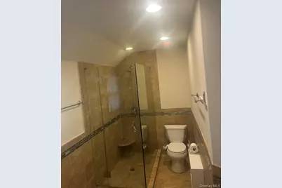 21104 Richland Avenue, Oakland Gardens, NY 11364 - Photo 30