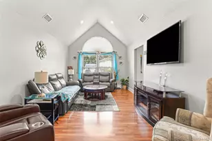 106 Chanel Dr E, Shirley, NY 11967 - Photo 12