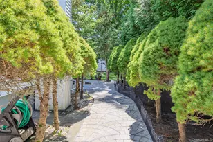 106 Chanel Dr E, Shirley, NY 11967 - Photo 8