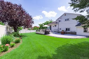 21 Pine Tree Ave, Hicksville, NY 11801 - Photo 20