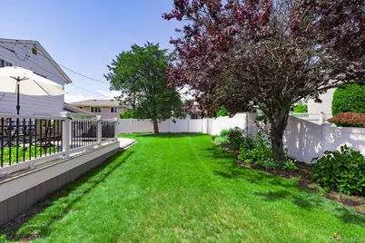 21 Pinetree Avenue, Hicksville, NY 11801 - Photo 26