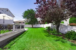 21 Pine Tree Ave, Hicksville, NY 11801 - Photo 26