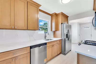 23 Kevin Lane, Bethpage, NY 11714 - Photo 6