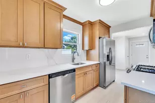23 Kevin Ln, Bethpage, NY 11714 - Photo 6