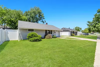 23 Kevin Lane, Bethpage, NY 11714 - Photo 2