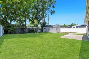 23 Kevin Ln, Bethpage, NY 11714 - Photo 22
