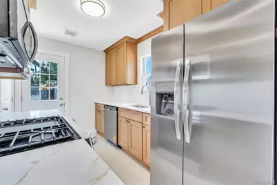 23 Kevin Lane, Bethpage, NY 11714 - Photo 8