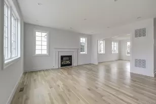 16 Travers St, Manhasset, NY 11030 - Photo 8