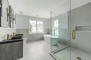 16 Travers St, Manhasset, NY 11030 - Photo 20